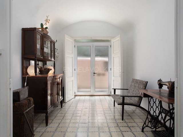 5 bedroom Townhouse for sale in Breda with pool - € 590,000 (Ref: 9110664)