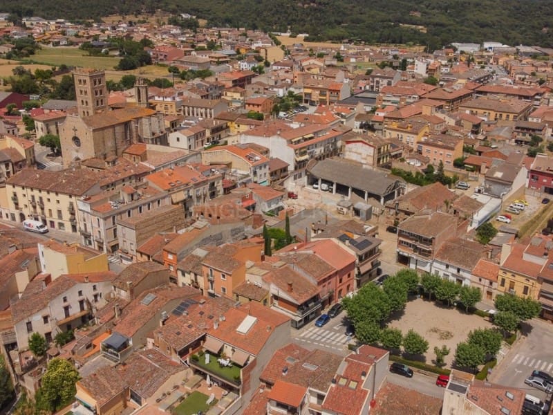 5 soveværelse Byhus til salg i Breda med swimmingpool - € 590.000 (Ref: 9110664)