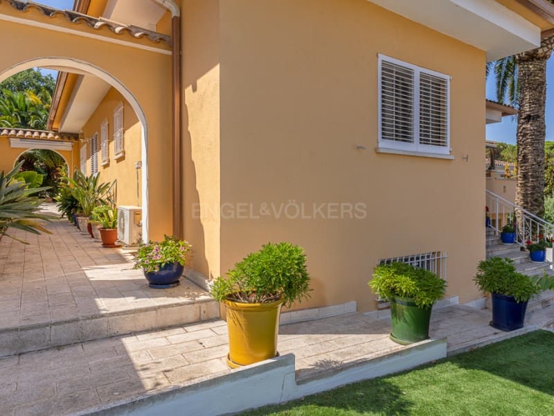 4 makuuhuone Huvila myytävänä paikassa Santa Cristina d'Aro mukana 
autotalli - 699 000 € (Ref: 9110665)