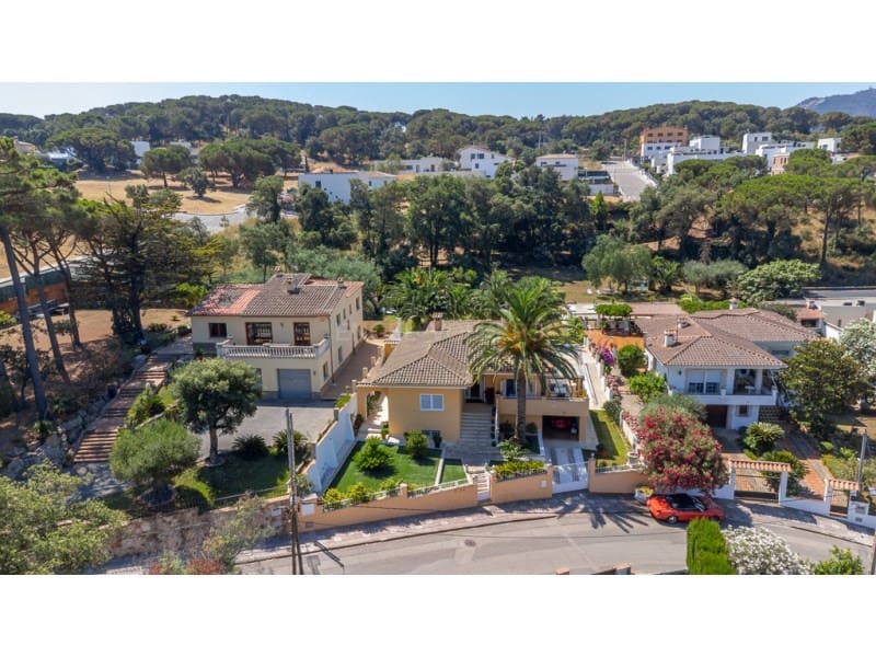 4 makuuhuone Huvila myytävänä paikassa Santa Cristina d'Aro mukana 
autotalli - 699 000 € (Ref: 9110665)