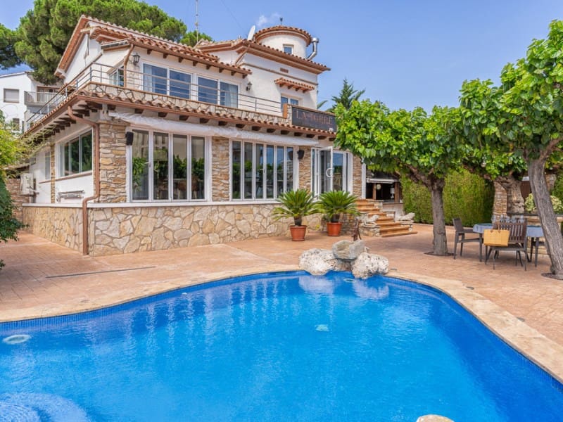 2 bedroom Villa for sale in L'Escala with pool garage - € 950,000 (Ref: 9165112)