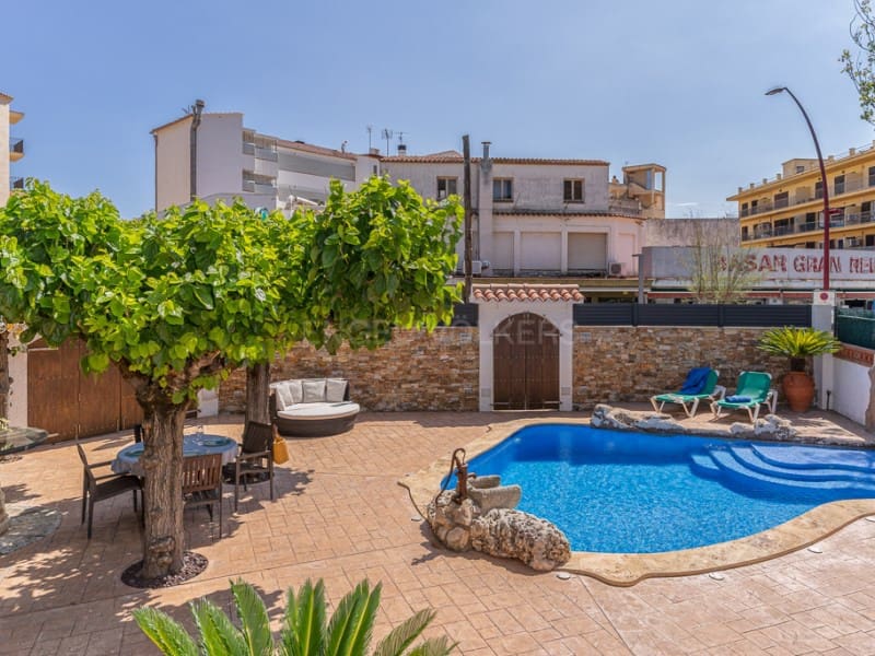 2 bedroom Villa for sale in L'Escala with pool garage - € 950,000 (Ref: 9165112)