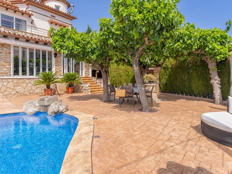2 bedroom Villa for sale in L'Escala with pool garage - € 950,000 (Ref: 9165112)