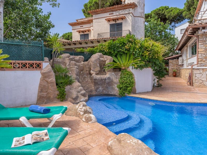 2 bedroom Villa for sale in L'Escala with pool garage - € 950,000 (Ref: 9165112)