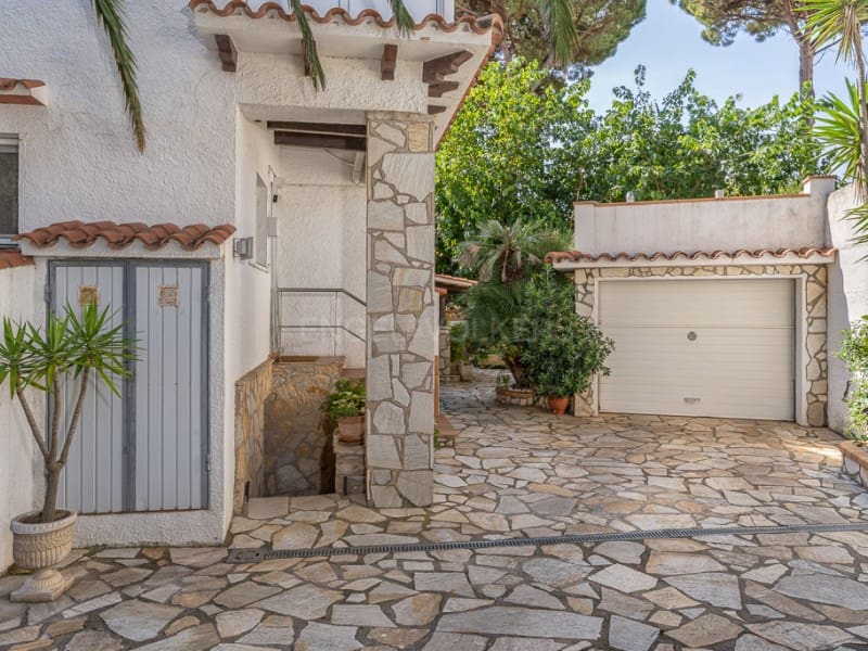 2 bedroom Villa for sale in L'Escala with pool garage - € 950,000 (Ref: 9165112)