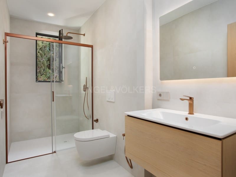 6 soverom Villa til salgs i Lloret de Mar med svømmebasseng garasje - € 1 350 000 (Ref: 9183920)