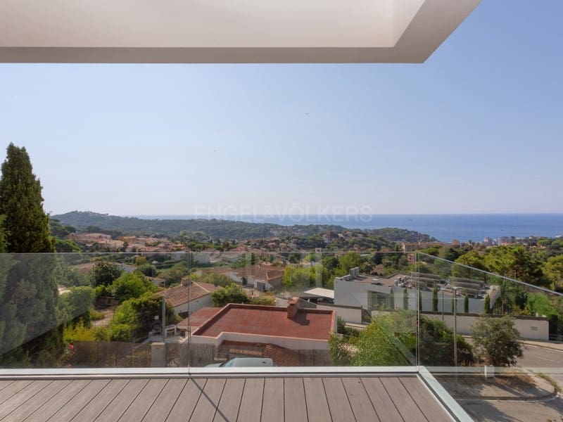 6 soverom Villa til salgs i Lloret de Mar med svømmebasseng garasje - € 1 350 000 (Ref: 9183920)