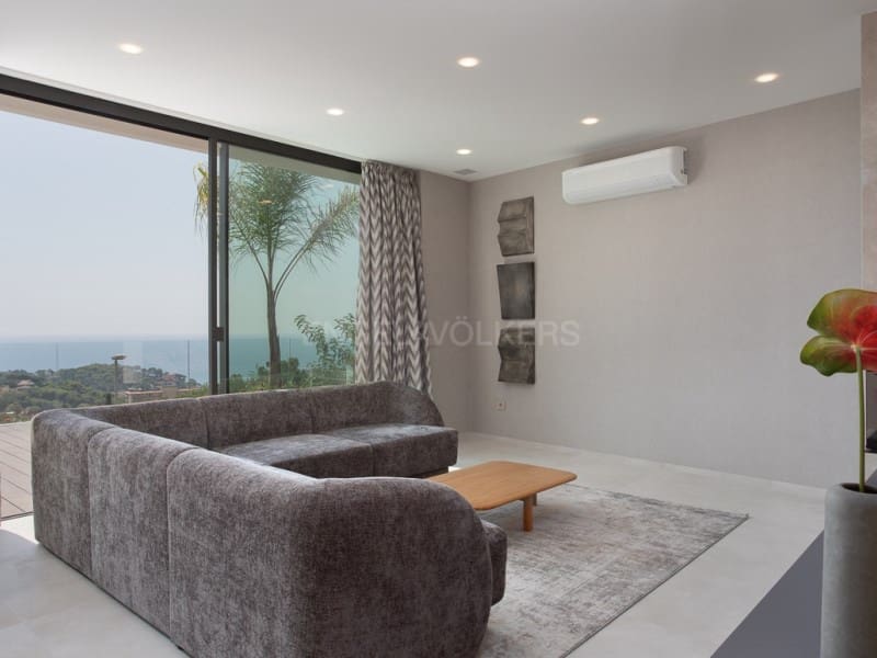 6 soverom Villa til salgs i Lloret de Mar med svømmebasseng garasje - € 1 350 000 (Ref: 9183920)