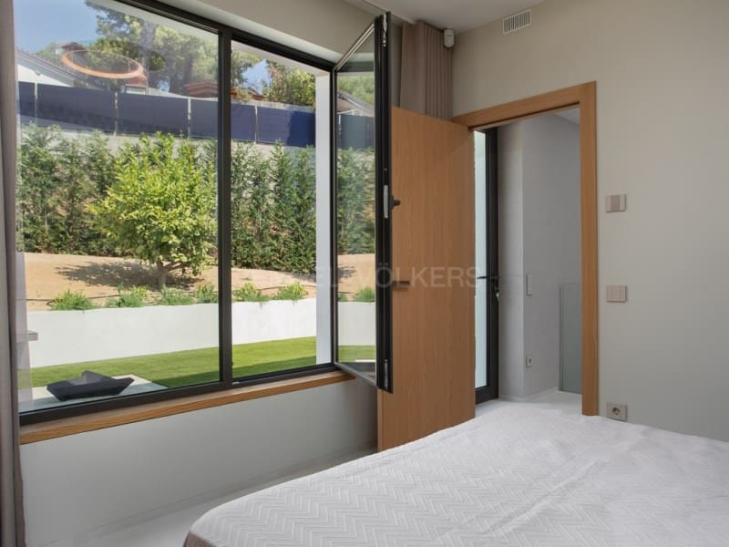 6 soverom Villa til salgs i Lloret de Mar med svømmebasseng garasje - € 1 350 000 (Ref: 9183920)