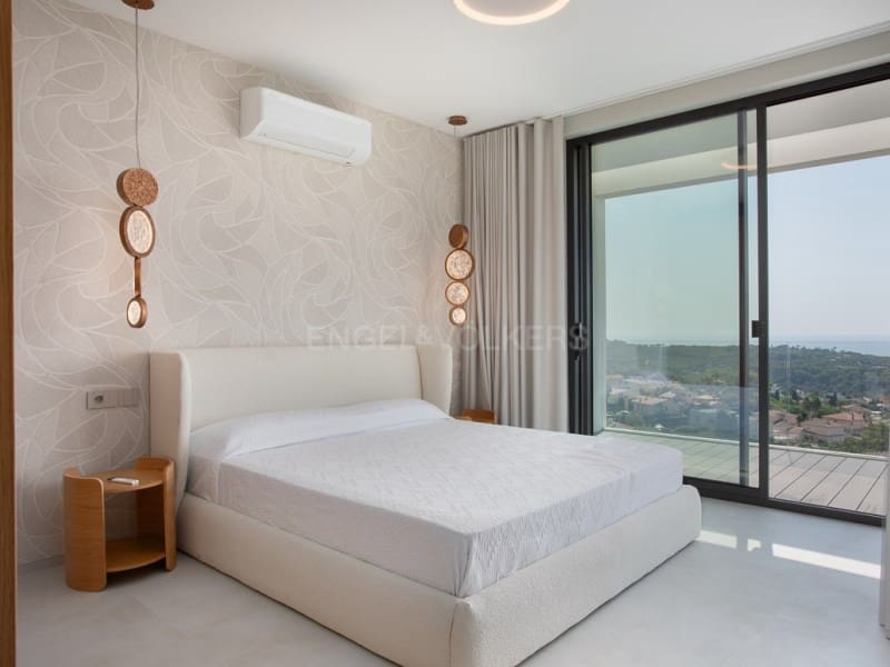 6 soverom Villa til salgs i Lloret de Mar med svømmebasseng garasje - € 1 350 000 (Ref: 9183920)