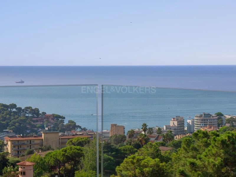 6 soverom Villa til salgs i Lloret de Mar med svømmebasseng garasje - € 1 350 000 (Ref: 9183920)