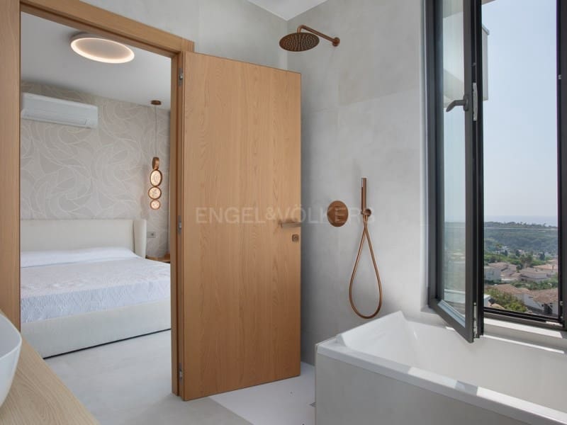 6 soverom Villa til salgs i Lloret de Mar med svømmebasseng garasje - € 1 350 000 (Ref: 9183920)