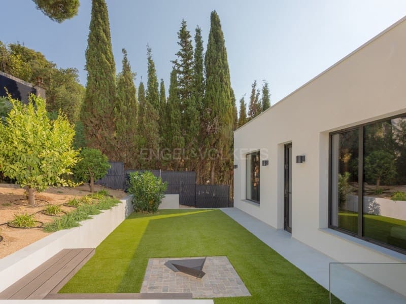 6 soverom Villa til salgs i Lloret de Mar med svømmebasseng garasje - € 1 350 000 (Ref: 9183920)