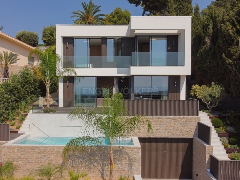6 soverom Villa til salgs i Lloret de Mar med svømmebasseng garasje - € 1 350 000 (Ref: 9183920)