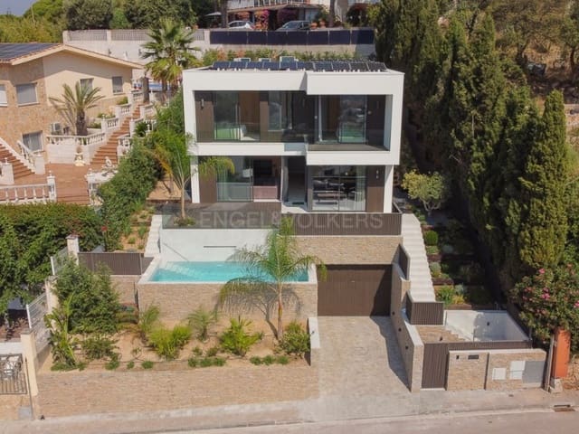 6 soverom Villa til salgs i Roca Grossa, Lloret de Mar med svømmebasseng garasje - € 1 350 000 (Ref: 9183920)