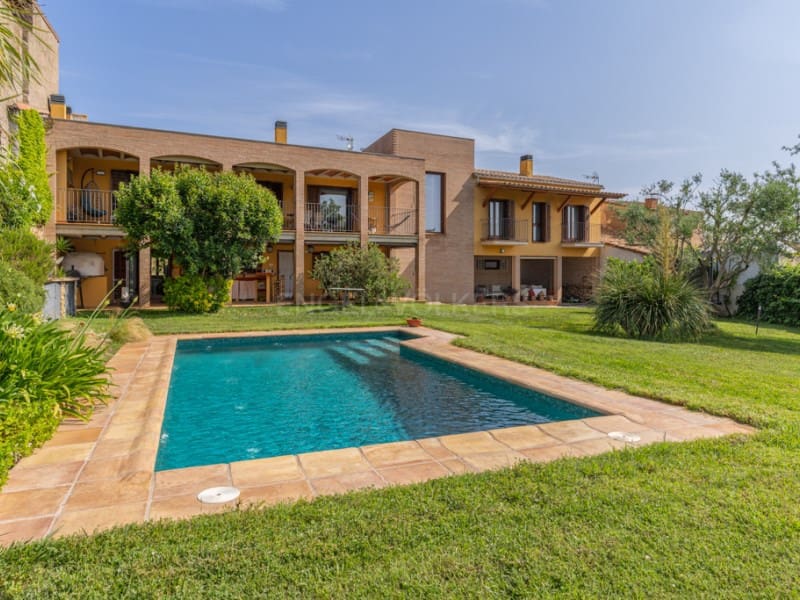 5 soveværelse Byhus til salg i Cruilles Monells i Sant Sadurni de I'Heura med swimmingpool garage - € 1.350.000 (Ref: 9253785)