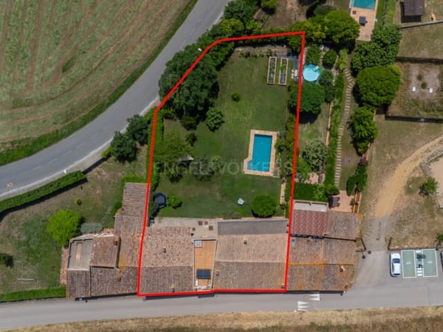 5 soveværelse Byhus til salg i Sant Sadurní de l'Heura, Cruïlles Monells i Sant Sadurní de I'Heura med swimmingpool garage - € 1.350.000 (Ref: 9253785)