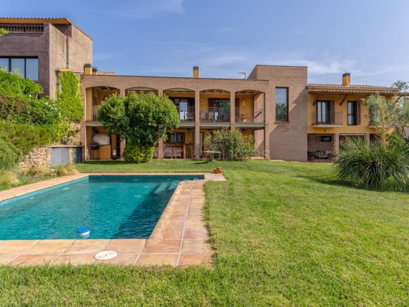 5 soveværelse Byhus til salg i Cruilles Monells i Sant Sadurni de I'Heura med swimmingpool garage - € 1.350.000 (Ref: 9253785)