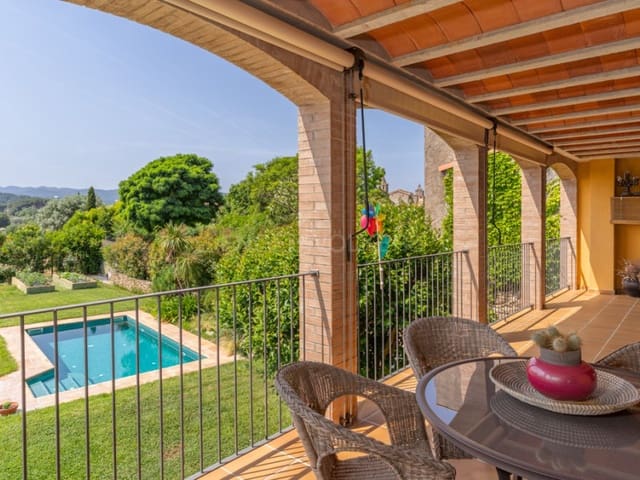 5 soveværelse Byhus til salg i Sant Sadurní de l'Heura, Cruïlles Monells i Sant Sadurní de I'Heura med swimmingpool garage - € 1.350.000 (Ref: 9253785)