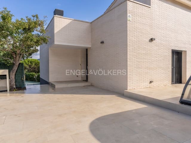 7 chambre Villa/Maison à vendre à Santa Cristina d'Aro avec piscine garage - 2 800 000 € (Ref: 9303566)