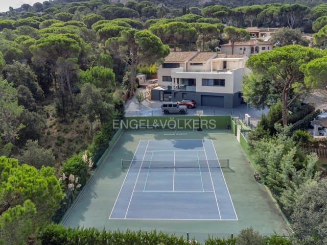 7 chambre Villa/Maison à vendre à Santa Cristina d'Aro avec piscine garage - 2 800 000 € (Ref: 9303566)