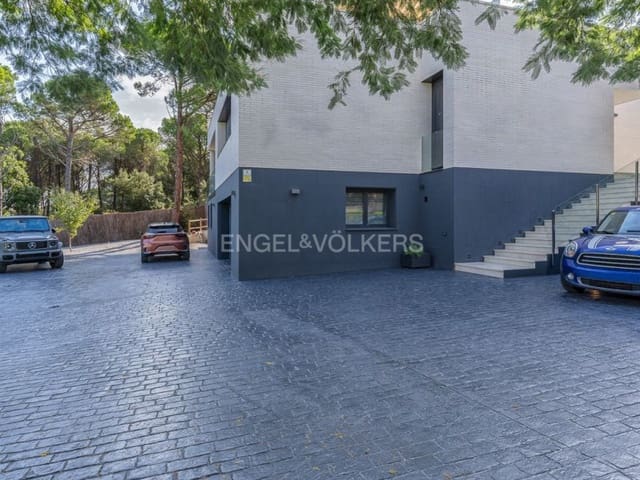 7 chambre Villa/Maison à vendre à Santa Cristina d'Aro avec piscine garage - 2 800 000 € (Ref: 9303566)