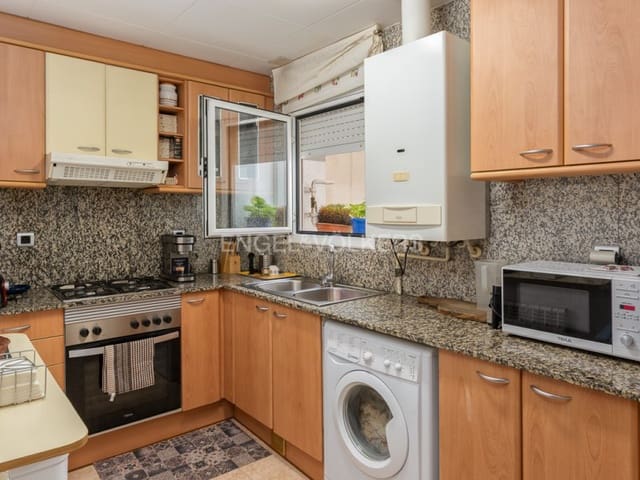 2 bedroom Flat for sale in Blanes - € 250,000 (Ref: 9303567)