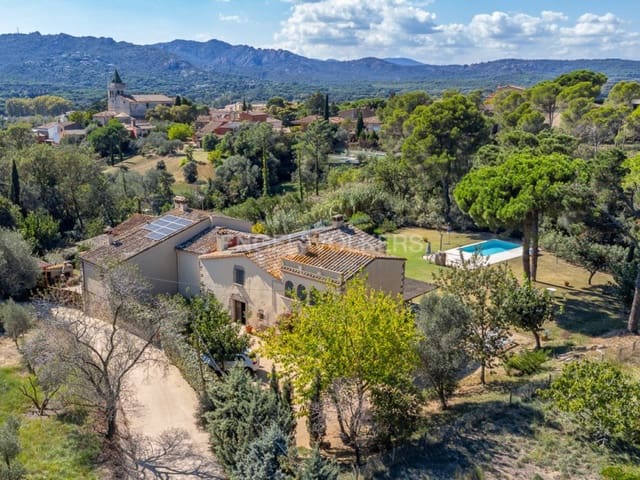 7 makuuhuone Huvila myytävänä paikassa Santa Cristina d'Aro mukana uima-altaan 
autotalli - 1 590 000 € (Ref: 9305179)