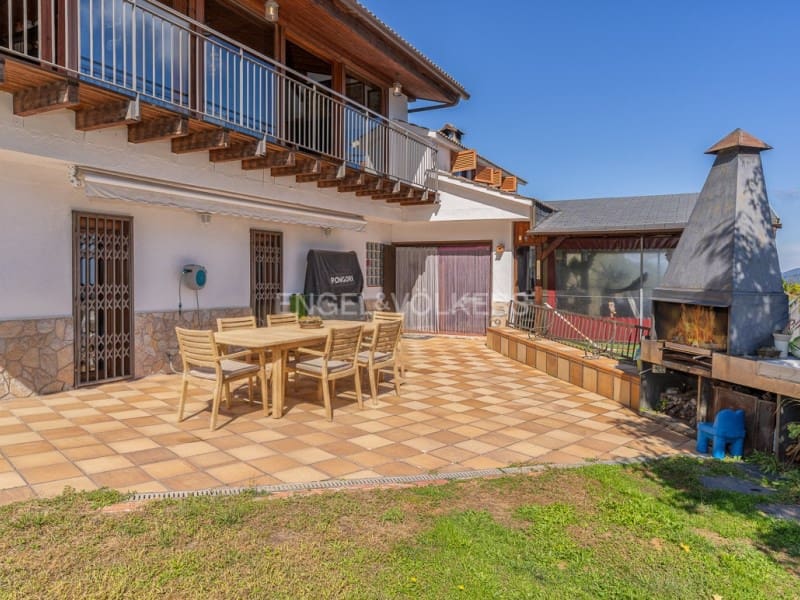 5 makuuhuone Huvila myytävänä paikassa Arbucies mukana uima-altaan - 489 000 € (Ref: 9312692)