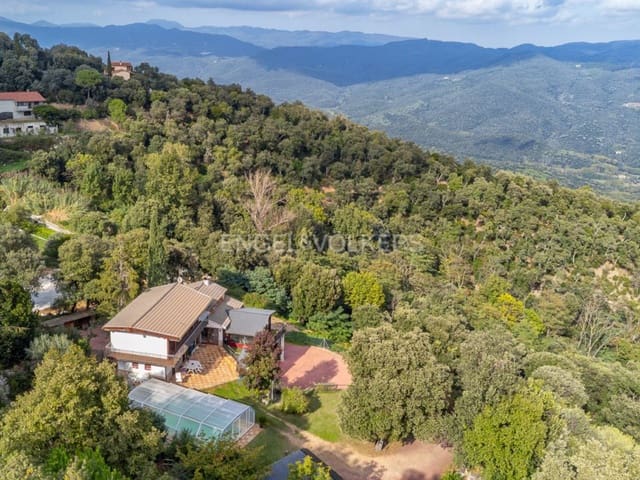 5 makuuhuone Huvila myytävänä paikassa Arbúcies mukana uima-altaan - 489 000 € (Ref: 9312692)