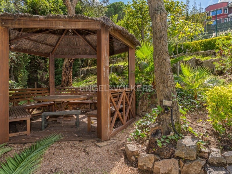 5 bedroom Villa for sale in Santa Cristina d'Aro with pool garage - € 2,500,000 (Ref: 9317734)