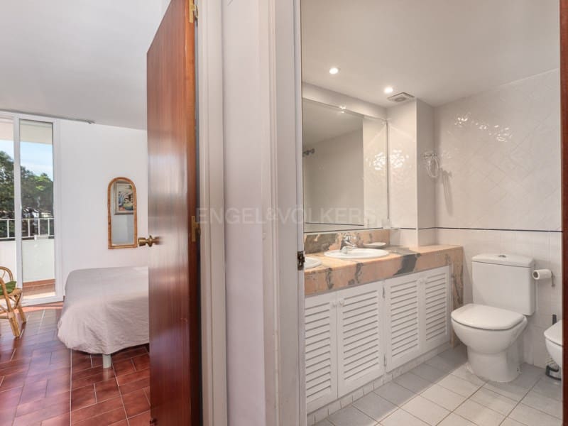 4 bedroom Flat for sale in Blanes with garage - € 575,000 (Ref: 9347720)