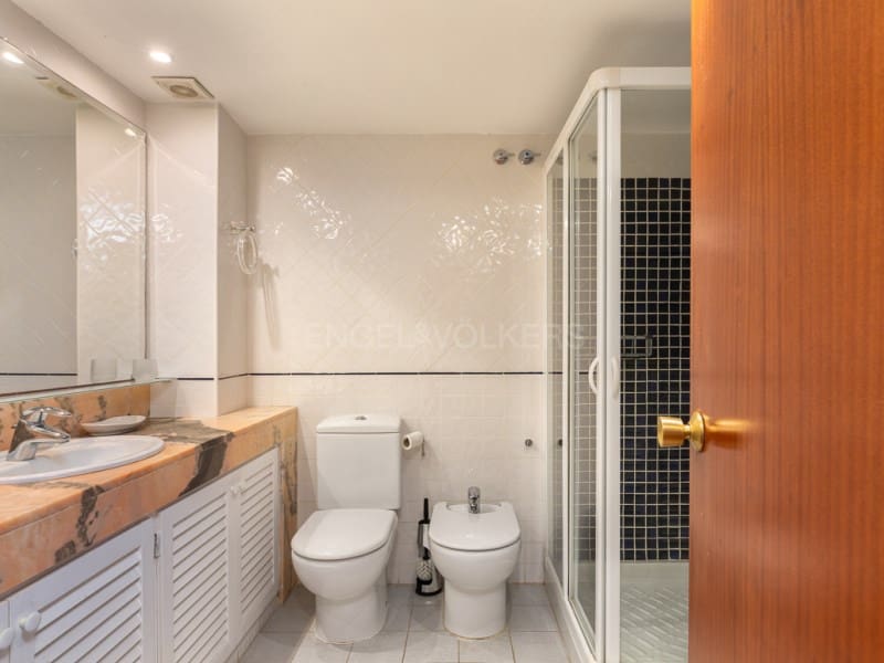 4 bedroom Flat for sale in Blanes with garage - € 575,000 (Ref: 9347720)