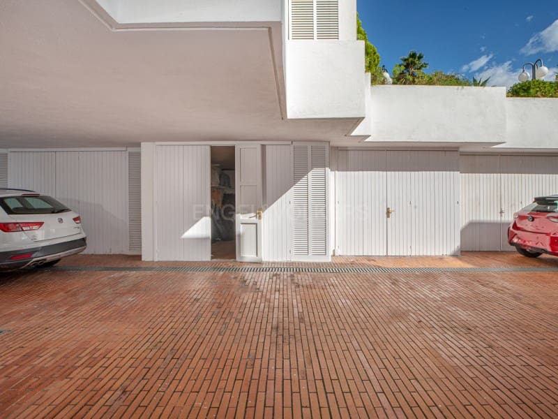 4 bedroom Flat for sale in Blanes with garage - € 575,000 (Ref: 9347720)