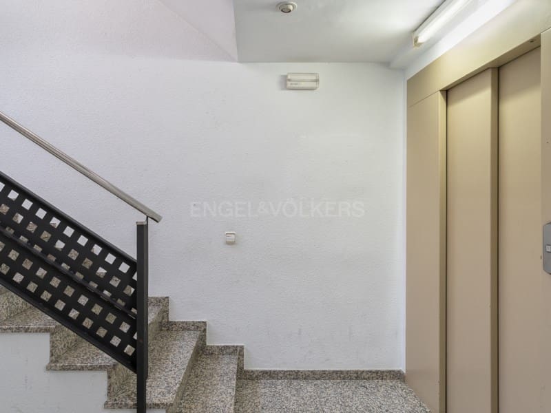 3 bedroom Flat for sale in Blanes with garage - € 250,000 (Ref: 9356329)