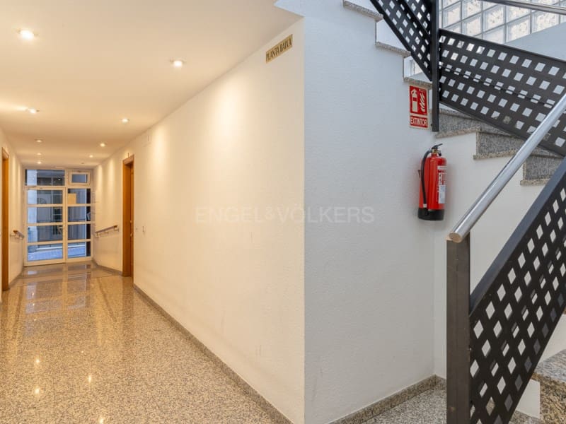 3 bedroom Flat for sale in Blanes with garage - € 250,000 (Ref: 9356329)