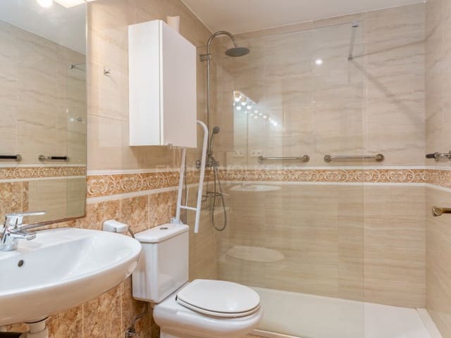 3 bedroom Flat for sale in Blanes with garage - € 250,000 (Ref: 9356329)