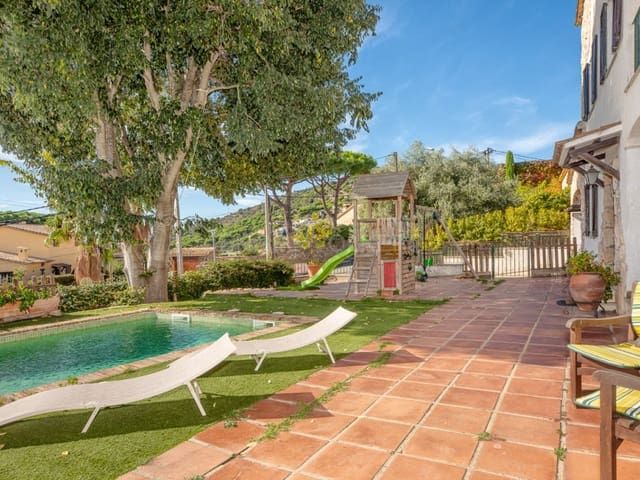 6 slaapkamer Villa te koop in Platja d'Aro, Castell-Platja d'Aro met garage - € 875.000 (Ref: 9362860)