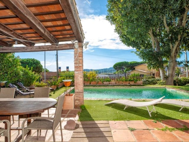 6 slaapkamer Villa te koop in Platja d'Aro, Castell-Platja d'Aro met garage - € 875.000 (Ref: 9362860)