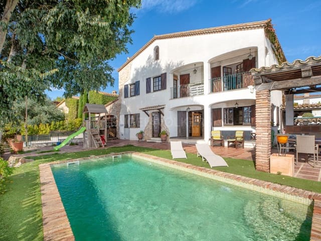 6 slaapkamer Villa te koop in Platja d'Aro, Castell-Platja d'Aro met garage - € 875.000 (Ref: 9362860)