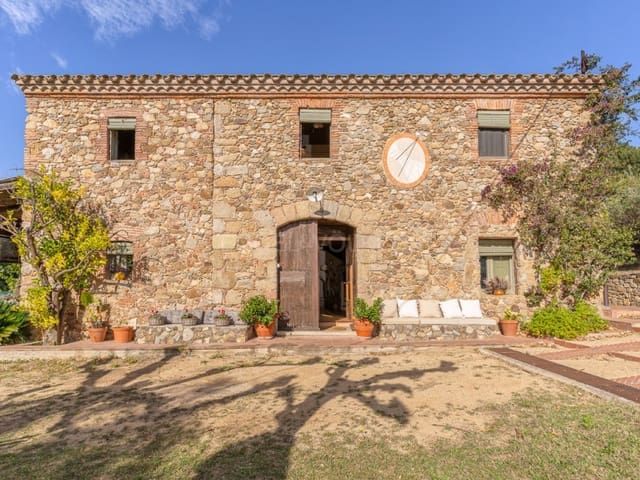 5 bedroom Finca/Country House for sale in Massanes with pool garage - € 920,000 (Ref: 9368972)