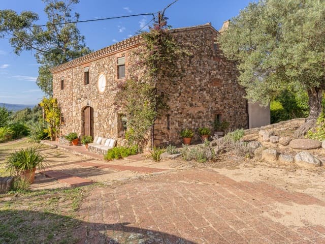 5 bedroom Finca/Country House for sale in Massanes with pool garage - € 920,000 (Ref: 9368972)