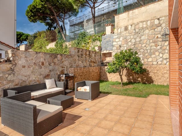 4 soveværelse Villa til salg i Platja d'Aro, Castell-Platja d'Aro med swimmingpool - € 1.120.000 (Ref: 9386027)