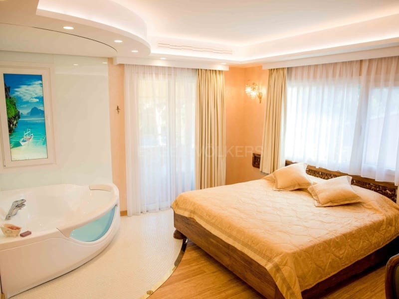 5 slaapkamer Villa te koop in Lloret de Mar met zwembad garage - € 2.300.000 (Ref: 9407986)