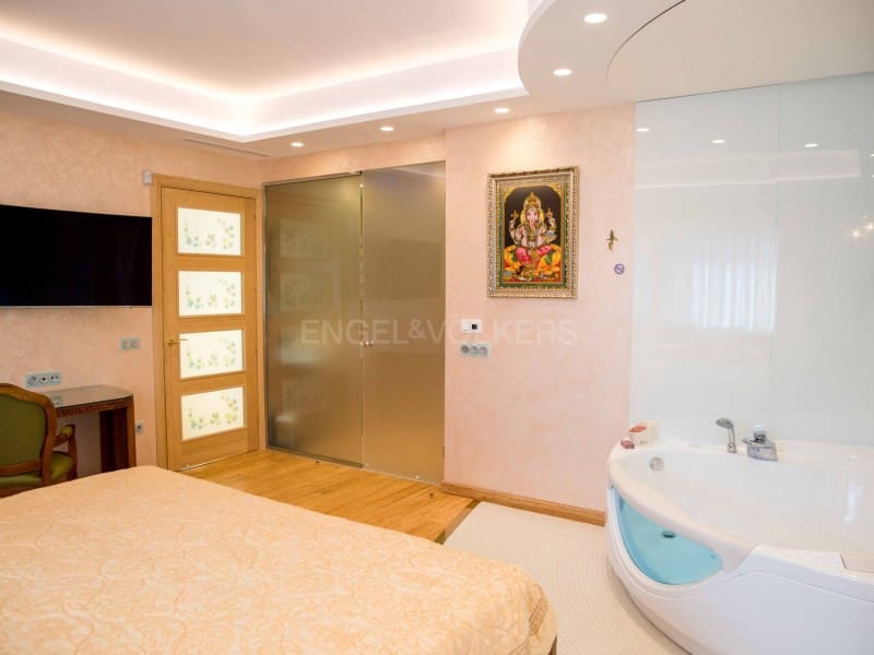 5 slaapkamer Villa te koop in Lloret de Mar met zwembad garage - € 2.300.000 (Ref: 9407986)