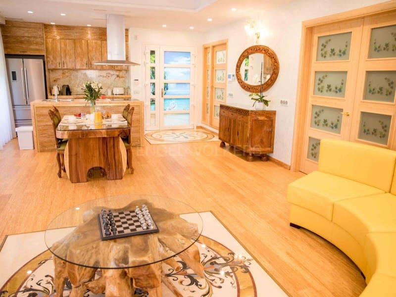 5 slaapkamer Villa te koop in Lloret de Mar met zwembad garage - € 2.300.000 (Ref: 9407986)