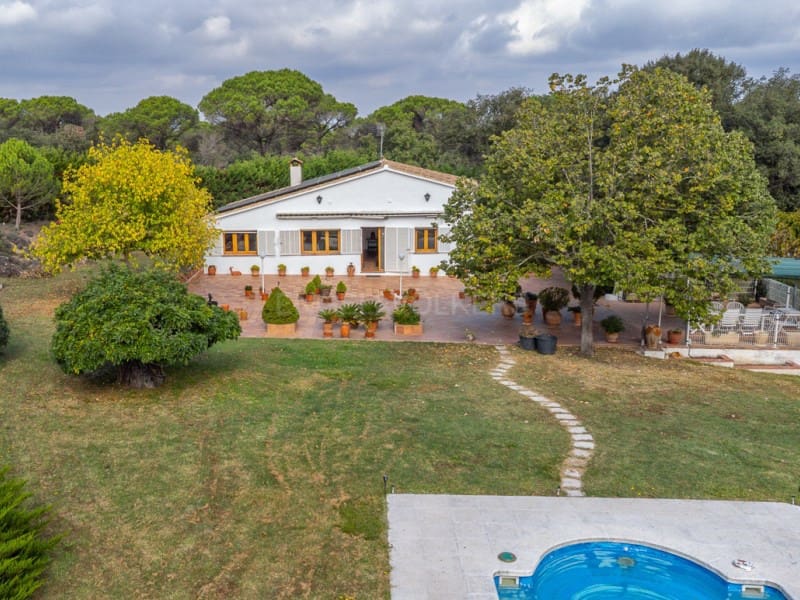 3 chambre Finca/Maison de Campagne à vendre à Vidreres avec piscine garage - 387 000 € (Ref: 9411401)