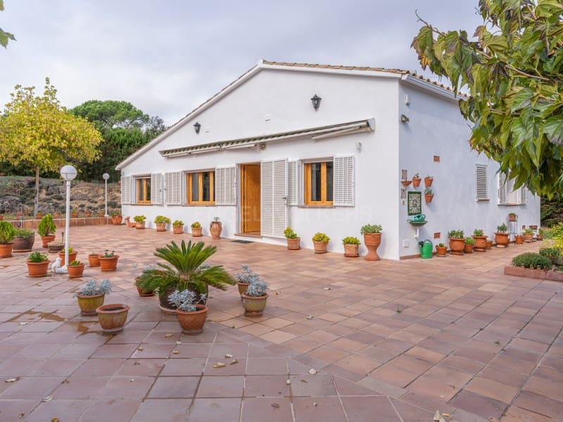 3 chambre Finca/Maison de Campagne à vendre à Vidreres avec piscine garage - 387 000 € (Ref: 9411401)