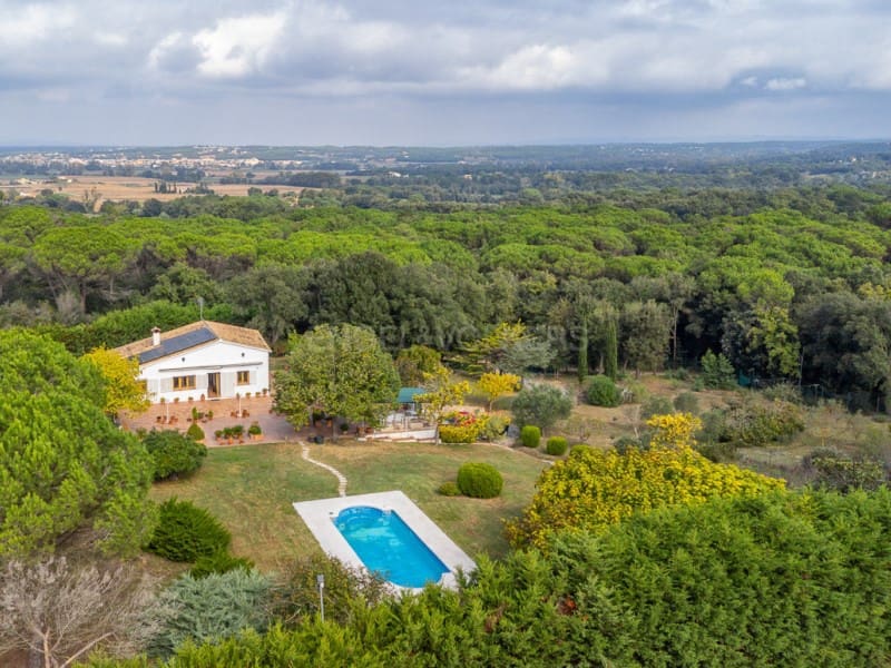 3 chambre Finca/Maison de Campagne à vendre à Vidreres avec piscine garage - 387 000 € (Ref: 9411401)