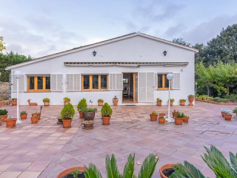 3 chambre Finca/Maison de Campagne à vendre à Vidreres avec piscine garage - 387 000 € (Ref: 9411401)